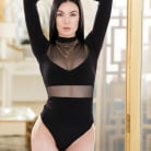 Marley Brinx in 'Happy Home'